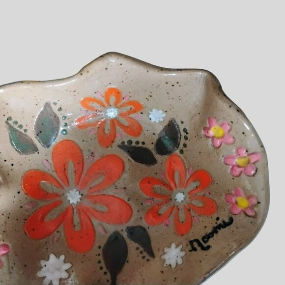 Hand-Painted Flower Ceramic Trinket Dish Signed Naomi Cottage Studio Art Pottery - Picture 3 of 6